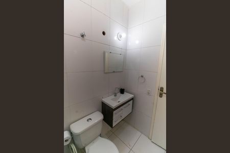 Casa de condomínio à venda com 70m², 2 quartos e 2 vagas Casa de condomínio à venda com 70m², 2 quartos e 2 vagasBanheiro Social