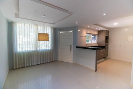 Sala de casa de condomínio à venda com 2 quartos, 70m² em Várzea das Moças, Niterói