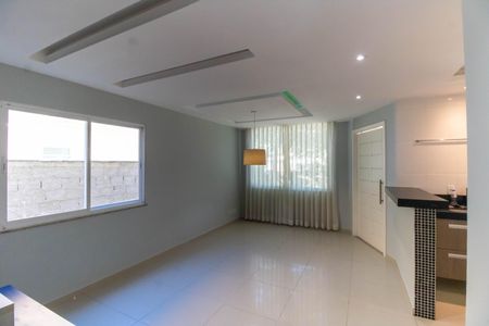 Casa de condomínio à venda com 70m², 2 quartos e 2 vagas Casa de condomínio à venda com 70m², 2 quartos e 2 vagasSala