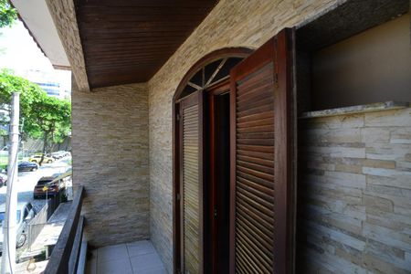Casa de condomínio à venda com 142m², 3 quartos e 2 vagasVaranda Suíte