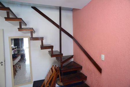 Casa de condomínio à venda com 142m², 3 quartos e 2 vagasEscada de Acesso