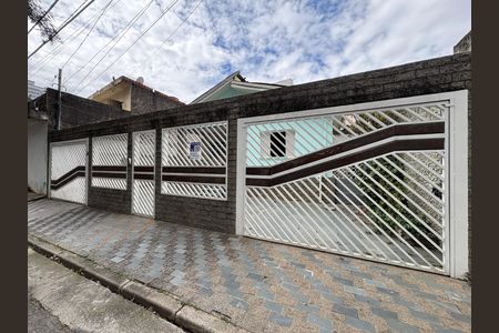 Casa à venda com 273m², 3 quartos e 5 vagas Casa à venda com 273m², 3 quartos e 5 vagasFachada