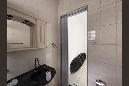 Casa à venda com 273m², 3 quartos e 5 vagas Casa à venda com 273m², 3 quartos e 5 vagasBanheiro da Edícula