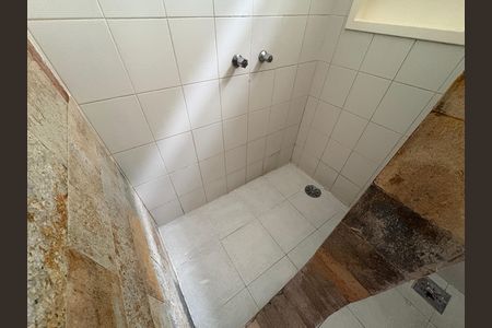 Casa à venda com 273m², 3 quartos e 5 vagas Casa à venda com 273m², 3 quartos e 5 vagasDetalhe do banheiro