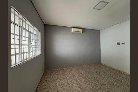 Casa à venda com 273m², 3 quartos e 5 vagas Casa à venda com 273m², 3 quartos e 5 vagasSala