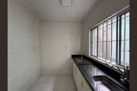 Casa à venda com 273m², 3 quartos e 5 vagas Casa à venda com 273m², 3 quartos e 5 vagasCozinha da Edícula