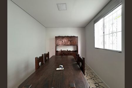 Casa à venda com 273m², 3 quartos e 5 vagas Casa à venda com 273m², 3 quartos e 5 vagasCopa