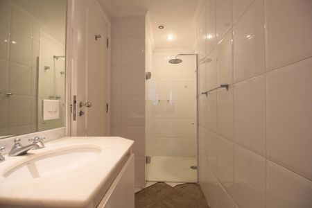 Apartamento para alugar com 240m², 3 quartos e 3 vagasBanheiro 3