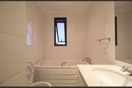 Apartamento para alugar com 240m², 3 quartos e 3 vagasBanheiro 3