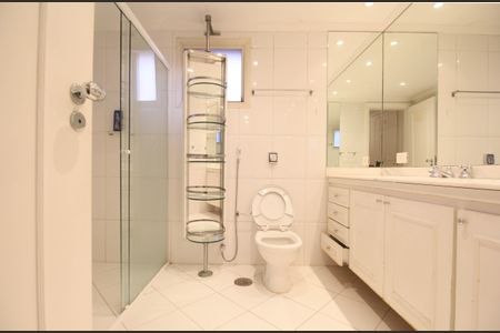 Apartamento para alugar com 240m², 3 quartos e 3 vagasBanheiro 1