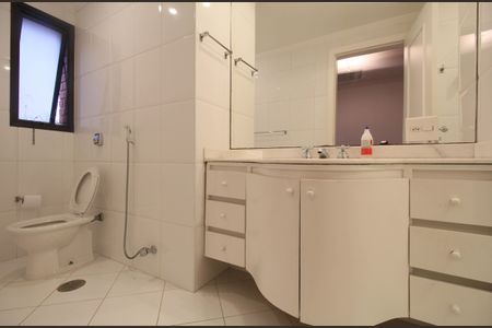 Apartamento para alugar com 240m², 3 quartos e 3 vagasBanheiro 2