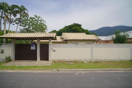 Casa para alugar com 600m², 2 quartos e 6 vagasFachada