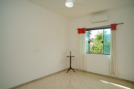 Quarto 2 de casa para alugar com 2 quartos, 600m² em Parque Eldorado, Maricá