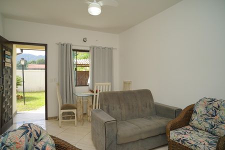 Sala de casa para alugar com 2 quartos, 600m² em Parque Eldorado, Maricá