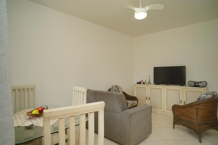 Sala de casa para alugar com 2 quartos, 600m² em Parque Eldorado, Maricá