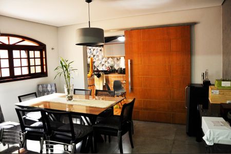 Casa à venda com 210m², 3 quartos e 3 vagas