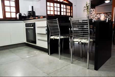 Casa à venda com 210m², 3 quartos e 3 vagas