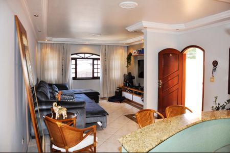 Casa à venda com 3 quartos, 210m² em Vila Pereira Barreto, São Paulo