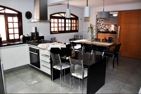 Casa à venda com 210m², 3 quartos e 3 vagas