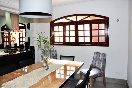 Casa à venda com 210m², 3 quartos e 3 vagas