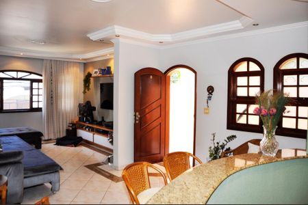 Casa à venda com 210m², 3 quartos e 3 vagas