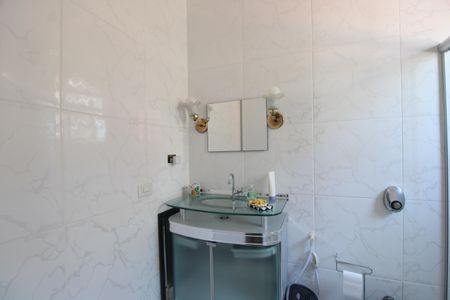 Casa à venda com 380m², 3 quartos e 3 vagasBanheiro da suíte 1