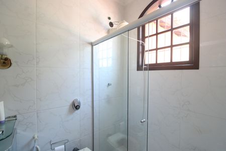 Casa à venda com 380m², 3 quartos e 3 vagasBanheiro da suíte 1