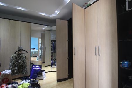 Casa à venda com 380m², 3 quartos e 3 vagasSuíte 2 - Closet, entrada para o banheiro