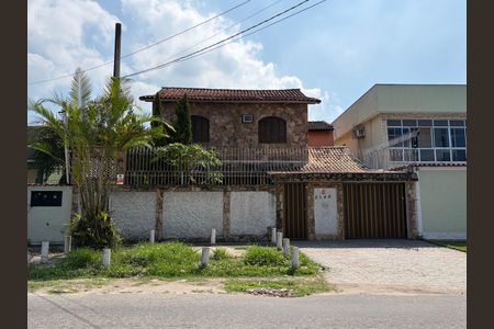 Casa à venda com 380m², 3 quartos e 3 vagasFachada