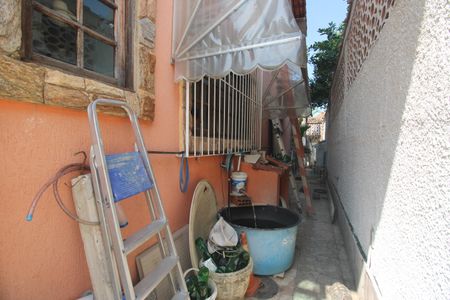 Casa à venda com 380m², 3 quartos e 3 vagasLateral da casa