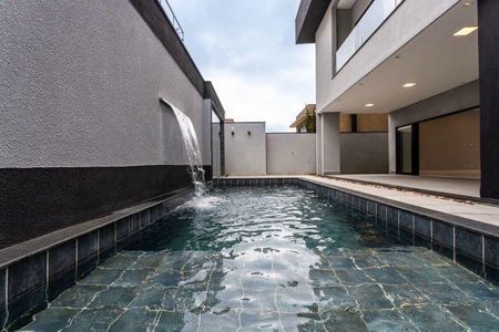 Casa à venda com 392m², 5 quartos e 4 vagas