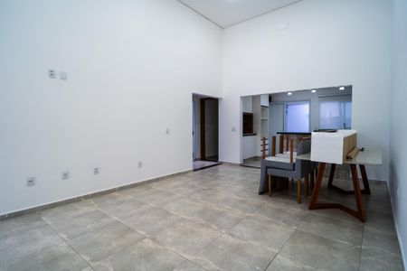 Casa para alugar com 185m², 3 quartos e 3 vagas Casa para alugar com 185m², 3 quartos e 3 vagasSala