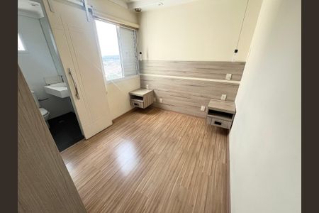 Suite de apartamento para alugar com 2 quartos, 55m² em Parque Maria Domitila, São Paulo