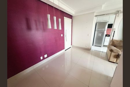 Sala de apartamento para alugar com 2 quartos, 55m² em Parque Maria Domitila, São Paulo