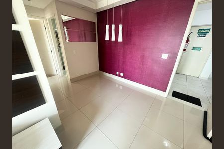 Sala de apartamento para alugar com 2 quartos, 55m² em Parque Maria Domitila, São Paulo