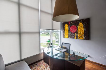 Casa de condomínio à venda com 430m², 3 quartos e 4 vagasEscritório