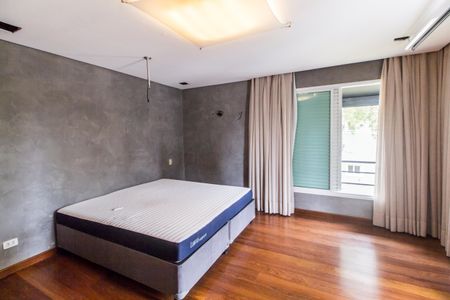 Casa de condomínio à venda com 430m², 3 quartos e 4 vagasSuíte master