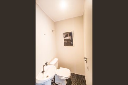 Casa de condomínio à venda com 430m², 3 quartos e 4 vagasBanheiro