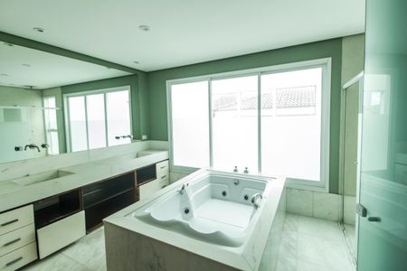 Casa de condomínio à venda com 430m², 3 quartos e 4 vagasBanheiro da Suíte