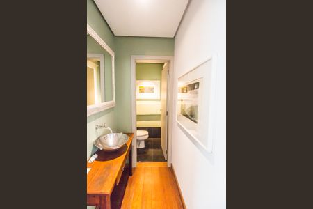 Casa de condomínio à venda com 430m², 3 quartos e 4 vagasLavabo