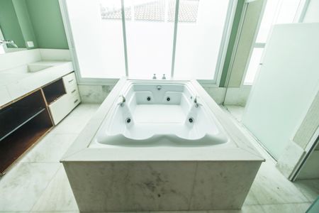 Casa de condomínio à venda com 430m², 3 quartos e 4 vagasBanheiro da Suíte