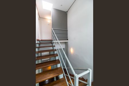 Casa de condomínio à venda com 430m², 3 quartos e 4 vagasEscada