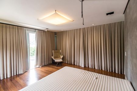 Casa de condomínio à venda com 430m², 3 quartos e 4 vagasSuíte master