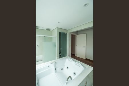 Casa de condomínio à venda com 430m², 3 quartos e 4 vagasBanheiro da Suíte