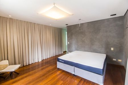Casa de condomínio à venda com 430m², 3 quartos e 4 vagasSuíte master