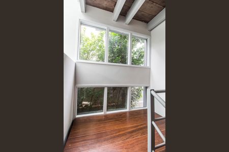 Casa de condomínio à venda com 430m², 3 quartos e 4 vagasVista