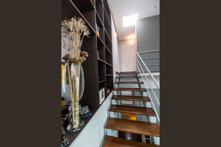 Casa de condomínio à venda com 430m², 3 quartos e 4 vagasEscada