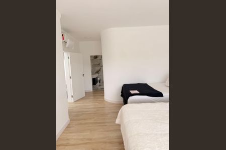 Casa de condomínio para alugar com 450m², 4 quartos e 5 vagas Casa de condomínio para alugar com 450m², 4 quartos e 5 vagasSuíte 4