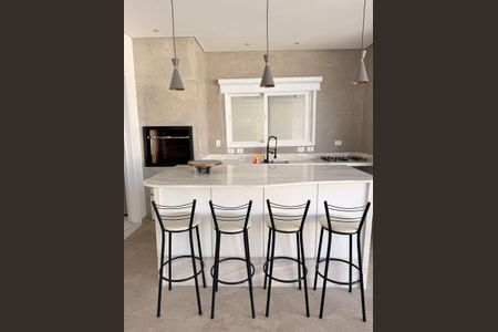 Casa de condomínio para alugar com 450m², 4 quartos e 5 vagas Casa de condomínio para alugar com 450m², 4 quartos e 5 vagasÁrea do Churrasco