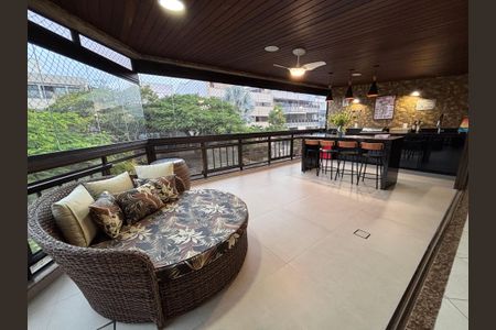 Apartamento à venda com 188m², 3 quartos e 2 vagas Apartamento à venda com 188m², 3 quartos e 2 vagasVaranda